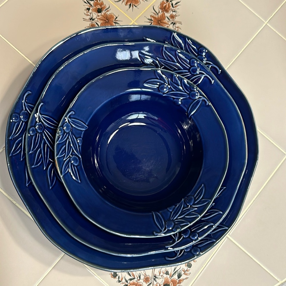 Certified International Serving Bowls Set.